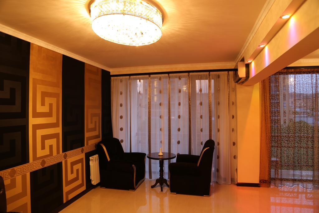 Versace Downtown Jerevan Kamer foto